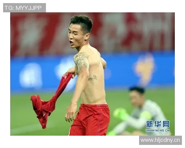 足球八卦赛场爆发小插曲，裁判如何处理？